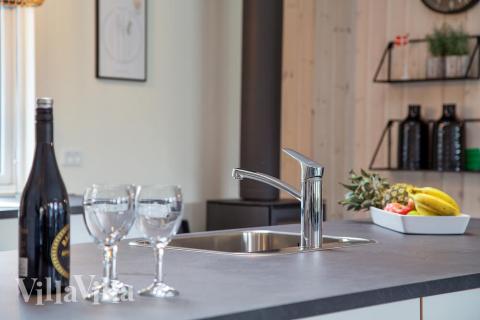 Köket i lyxstuga nr 432 är generöst inrett.