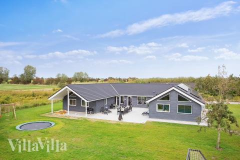 Den tjusiga sommarstugan nr 432 med gott om plats för upp till 20 personer