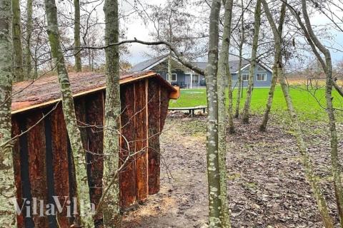 Utomhusaktiviteter kring sommarhus nr 432.