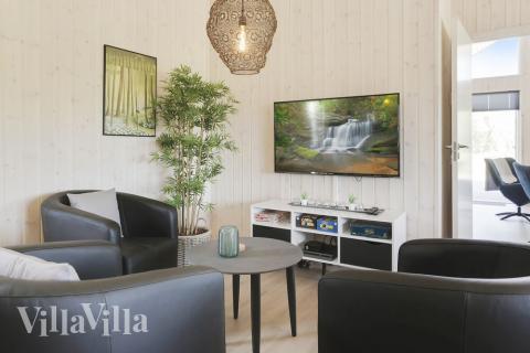 Lyxstuga 433 för 16 personer har ett stort aktivitetsrum med bl.a. biljard och dart