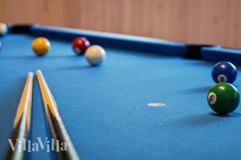 Aktivitetsrum i lyxstuga nr 434 med 8 sovrum och plats för 20 personer.