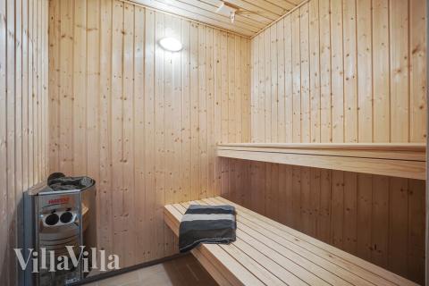 Njut av bastuvärmen i lyxstuga nr 434 för 20 personer