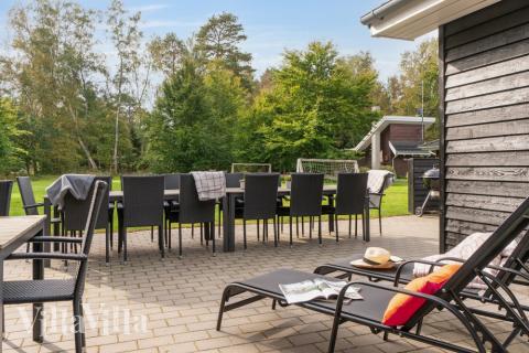 Stor terrass i lyxstuga nr 434 i Nordsjälland.