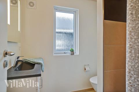 Ett av badrummen i lyxstuga nr 437