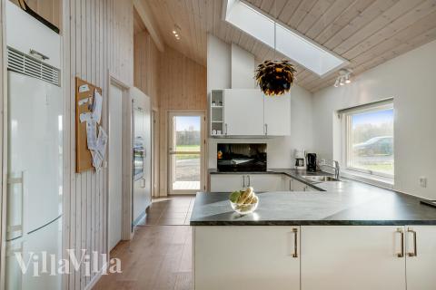 Köket i lyxstuga nr 443 är generöst inrett.