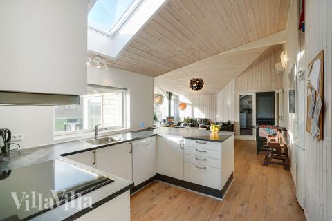 Köket i lyxstuga nr 443 är utrustat så att ni kan laga mat till 10 personer.