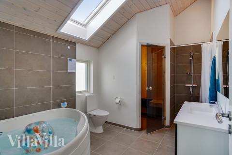 Ett av badrummen i lyxstuga nr 443