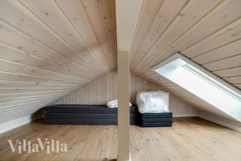 Några av de 10 sovplatserna finns på loftet i lyxstuga nr 443