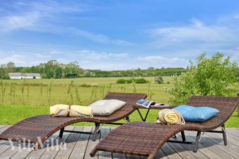 Stor terrass i lyxstuga nr 443 i Østjylland.