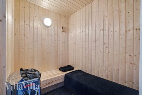 Njut av bastuvärmen i lyxstuga nr 444 för 12 personer