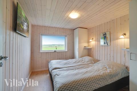 Ett av de 4 utmärkta sovrummen i lyxstuga nr 444 i Østjylland.