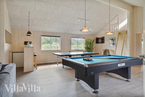 Aktivitetsrum i lyxstuga nr 453 med 8 sovrum och plats för 20 personer.