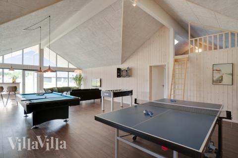 Lyxstuga 454 för 30 personer har ett stort aktivitetsrum med bl.a. biljard och dart