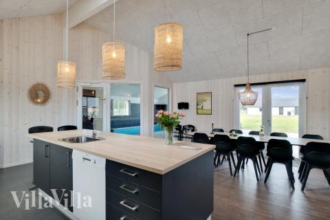 Välinrett kök i lyxstuga nr 454 i Vestjylland.