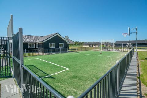 Förutom de många timmar som du kan tillbringa i stugans poolavdelning erbjuder lyxstuga 454 även många utomhusaktiviteter