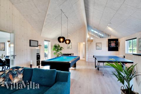 Förutom de många timmar som du kan tillbringa i stugans poolavdelning erbjuder lyxstuga 455 även biljard, bordtennis och dart