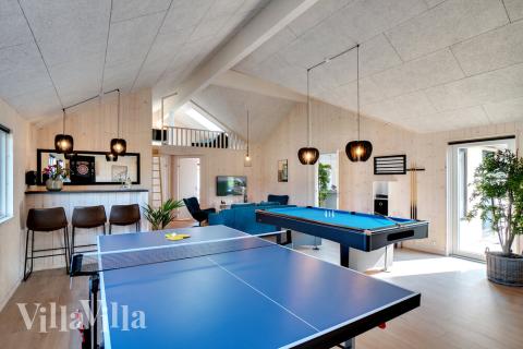 Lyxstuga 455 för 20 personer har ett stort aktivitetsrum med bl.a. biljard och dart