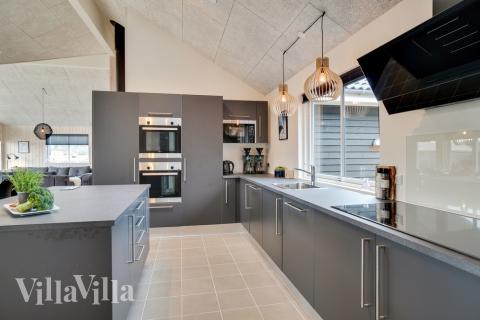 Köket i lyxstuga nr 456 är utrustat så att ni kan laga mat till 20 personer.