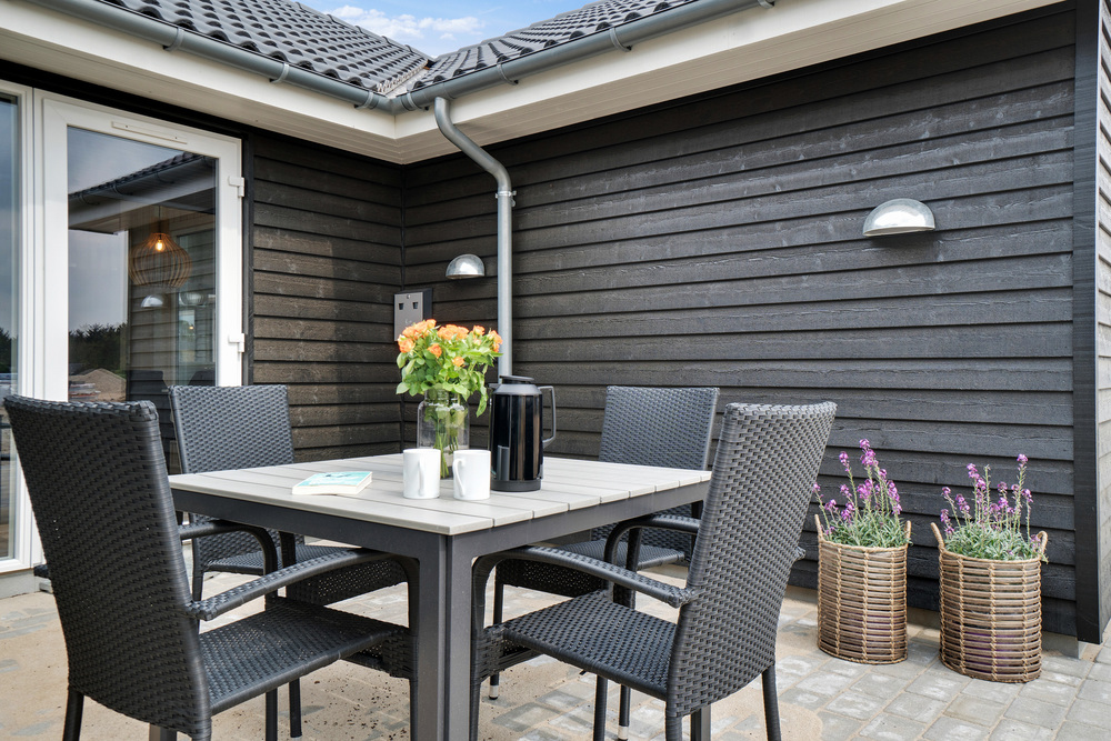 Stor terrass i lyxstuga nr 456 i Vestjylland.