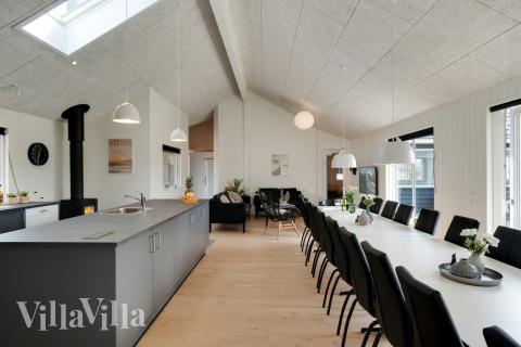 Ni kan sitta 20 personer tillsammans i vardagsrummet när ni besöker lyxhus nr 457 i Vestjylland.