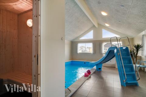 Njut av bastuvärmen i lyxstuga nr 457 för 20 personer