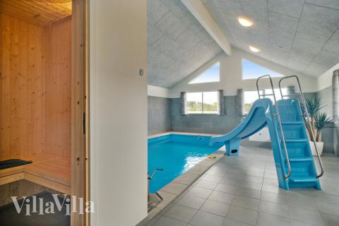 Njut av bastuvärmen i lyxstuga nr 463 för 20 personer