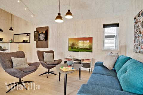 Lyxstuga 473 för 18 personer har ett stort aktivitetsrum med bl.a. biljard och dart