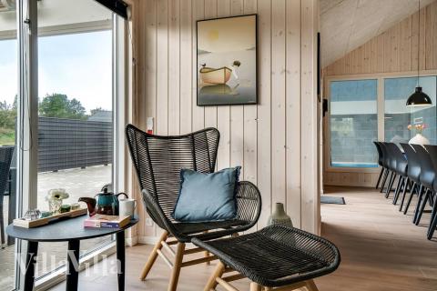 Ni kan sitta 18 personer tillsammans i vardagsrummet när ni besöker lyxhus nr 473 i Vestjylland.