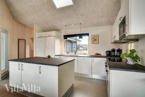 Köket i lyxstuga nr 473 är utrustat så att ni kan laga mat till 18 personer.