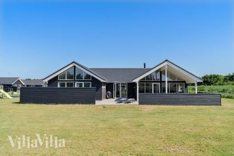 Den tjusiga sommarstugan nr 473 med gott om plats för upp till 18 personer