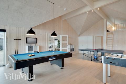 Aktivitetsrum i lyxstuga nr 467 med 12 sovrum och plats för 30 personer.