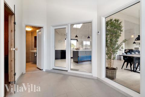 Ta ett dopp i poolen i lyxhus nr 467 i Vestjylland.