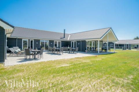 På terrassen i sommarhus nr 467 finns det plats för upp till 30 gäster.