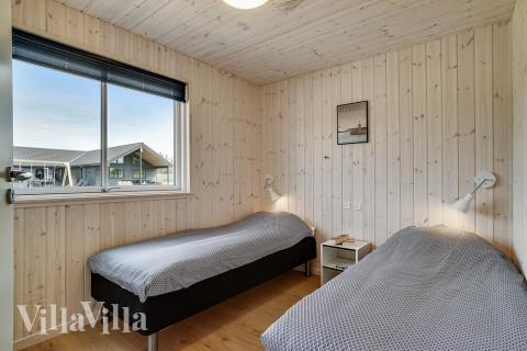 Ett av de 9 utmärkta sovrummen i lyxstuga nr 461 i Vestjylland.