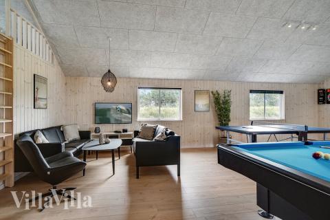 Lyxstuga 461 för 24 personer har ett stort aktivitetsrum med bl.a. biljard och dart