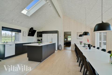 Köket i lyxstuga nr 461 är utrustat så att ni kan laga mat till 24 personer.