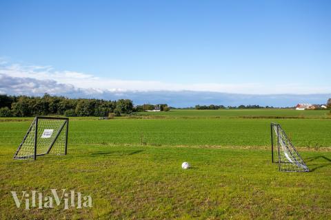 Förutom de många timmar som du kan tillbringa i stugans poolavdelning erbjuder lyxstuga 447 även många utomhusaktiviteter