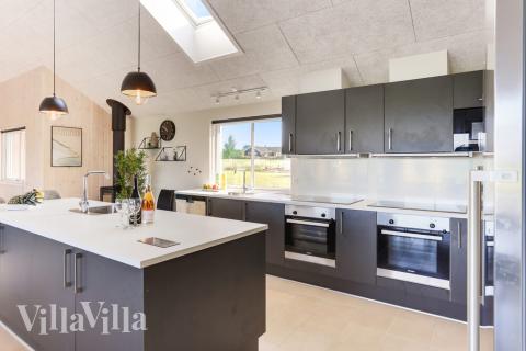 Köket i lyxstuga nr 447 är utrustat så att ni kan laga mat till 24 personer.