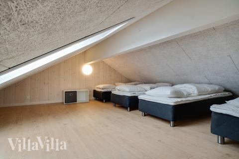 Några av de 20 sovplatserna finns på loftet i lyxstuga nr 465