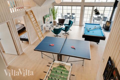 Förutom de många timmar som du kan tillbringa i stugans poolavdelning erbjuder lyxstuga 465 även biljard, bordtennis och dart