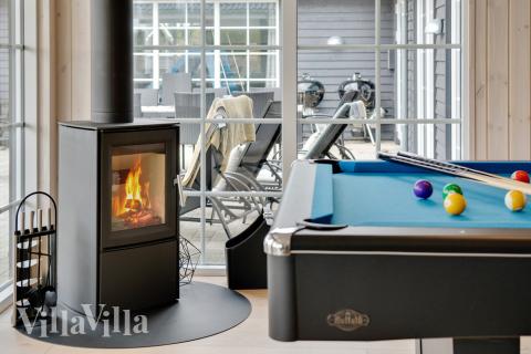 Aktivitetsrum i lyxstuga nr 465 med 8 sovrum och plats för 20 personer.