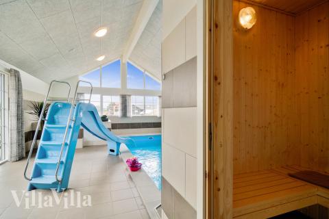 Njut av bastuvärmen i lyxstuga nr 465 för 20 personer