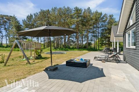 Stor terrass i lyxstuga nr 449 i Bornholm.