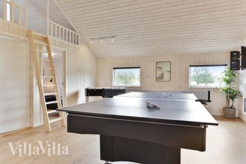 Tävla i sommarhusets aktivitetsrum när ni besöker lyxhus nr 452 i Lolland/Falster/Møn.