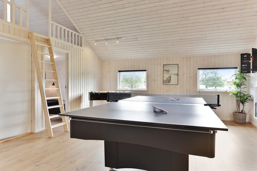 Tävla i sommarhusets aktivitetsrum när ni besöker lyxhus nr 452 i Lolland/Falster/Møn.