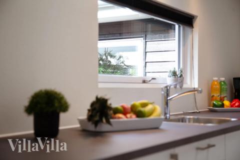 Köket i lyxstuga nr 452 är generöst inrett.