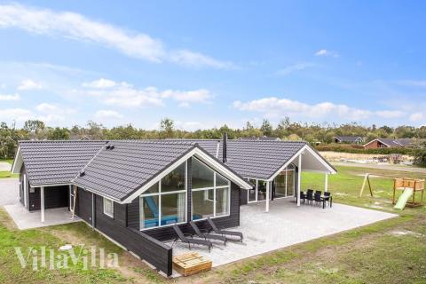 Den tjusiga sommarstugan nr 452 med gott om plats för upp till 14 personer