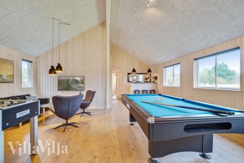 Aktivitetsrum i lyxstuga nr 472 med 7 sovrum och plats för 18 personer.