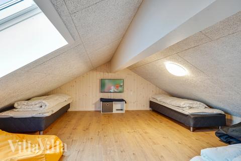 Några av de 18 sovplatserna finns på loftet i lyxstuga nr 472