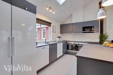 Köket i lyxstuga nr 472 är utrustat så att ni kan laga mat till 18 personer.